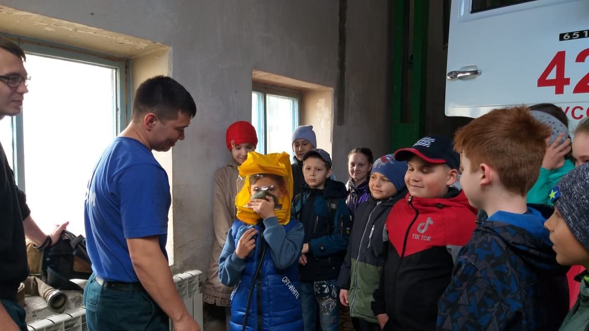 Накануне Международного дня пожарных уруссинские школьники посетили пожарную часть