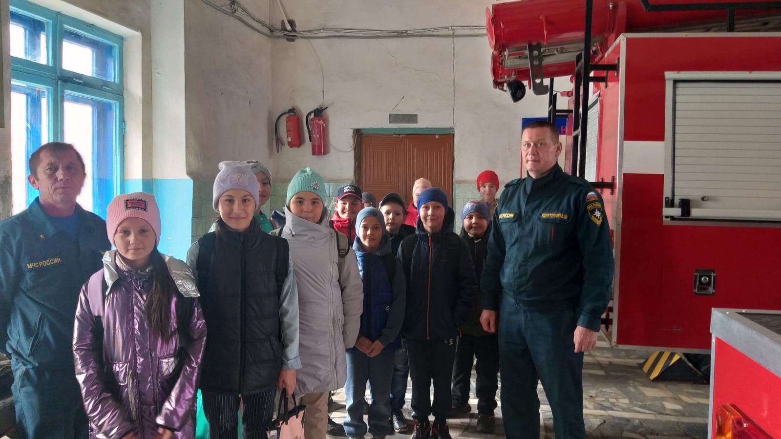 Накануне Международного дня пожарных уруссинские школьники посетили пожарную часть