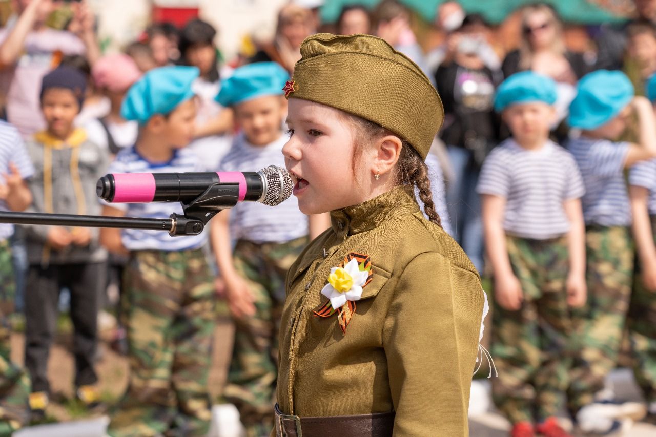 Смотр строя и песни среди воспитанников ДОУ в День Победы