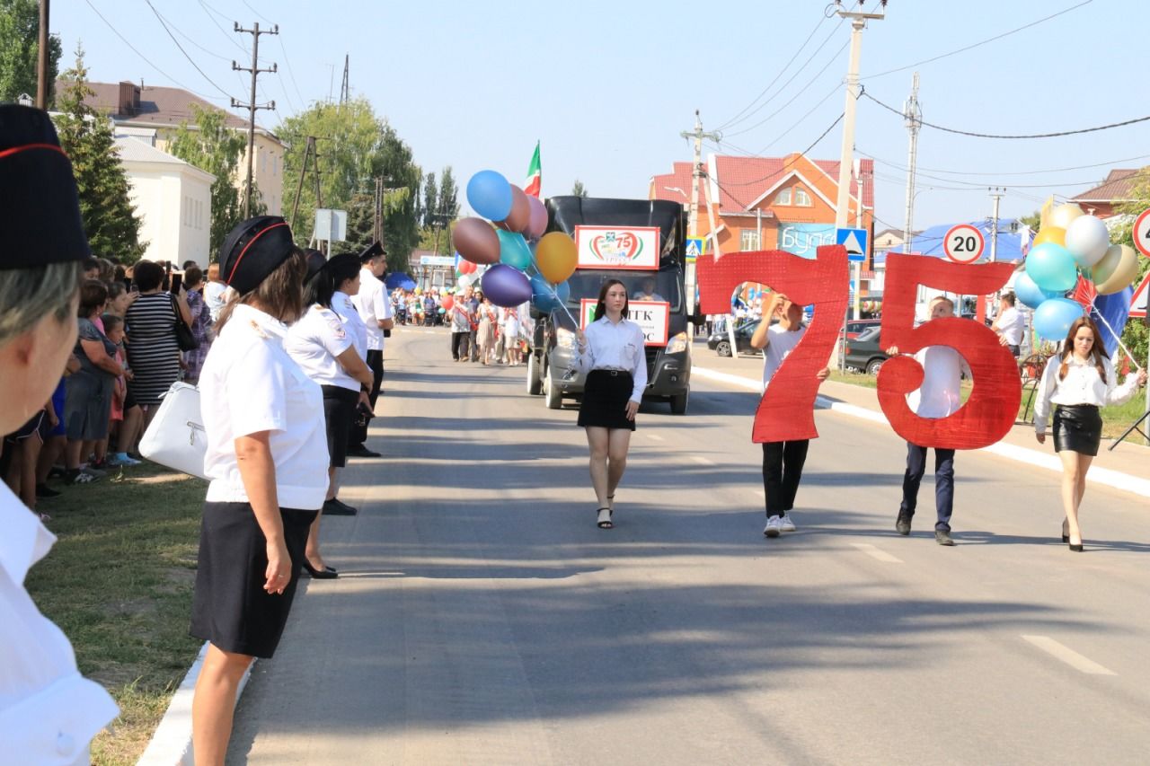 Жители района – на праздновании 75-летия поселка Уруссу