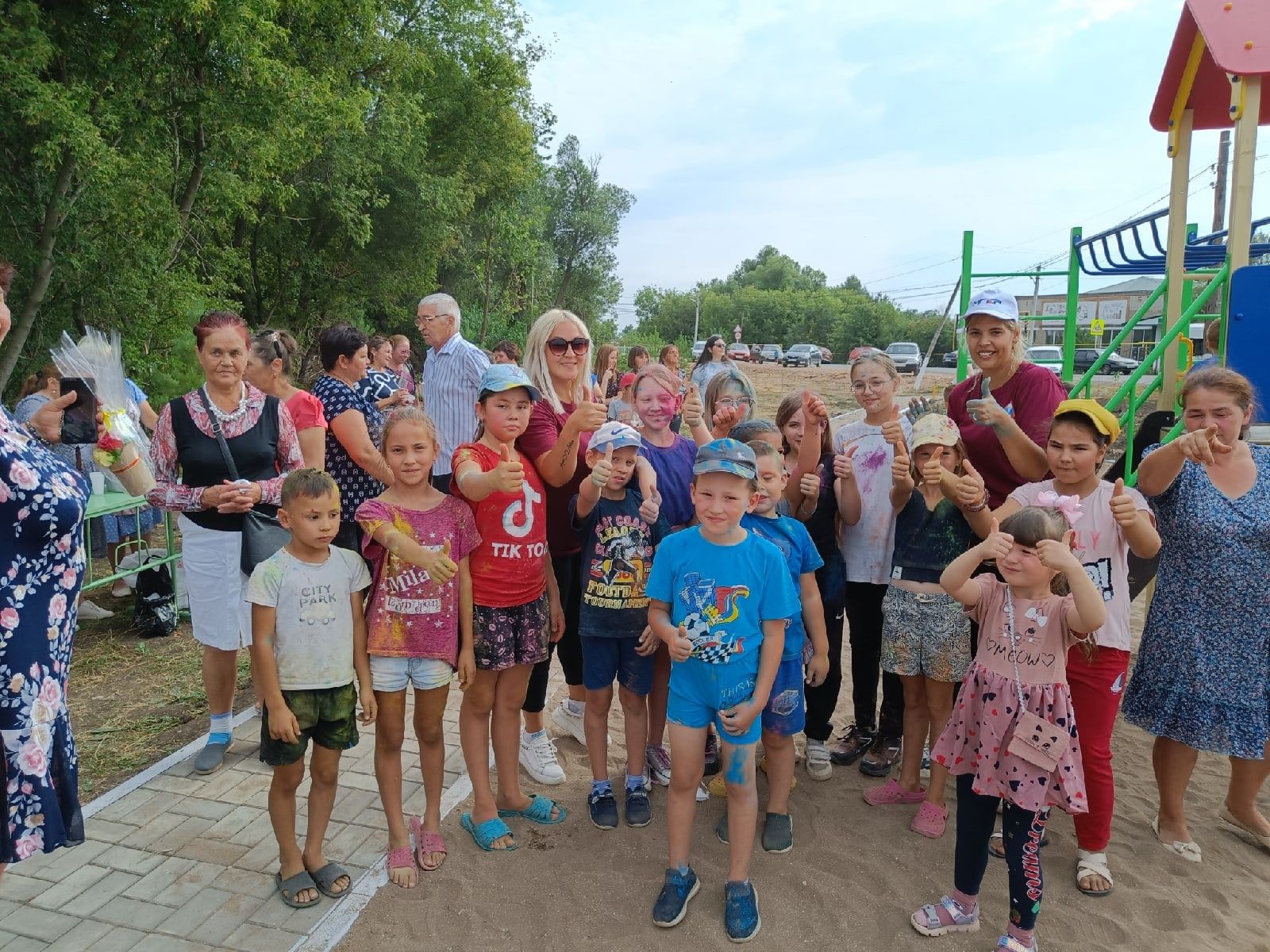 В селе Каракашлы в День Республики Татарстан прошел фестиваль красок Холли
