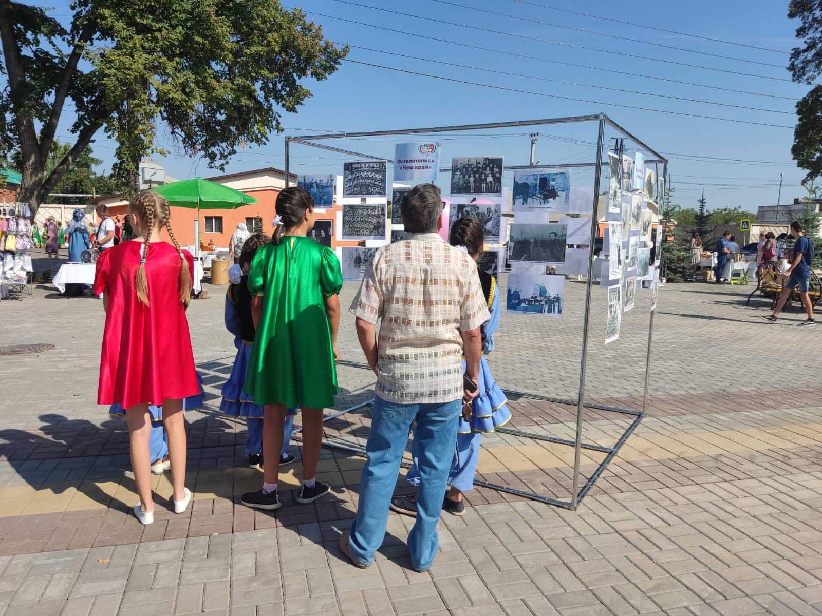 Фотолетопись "Наш край" порадовала уруссинцев в день 75-ти летнего юбилея поселка