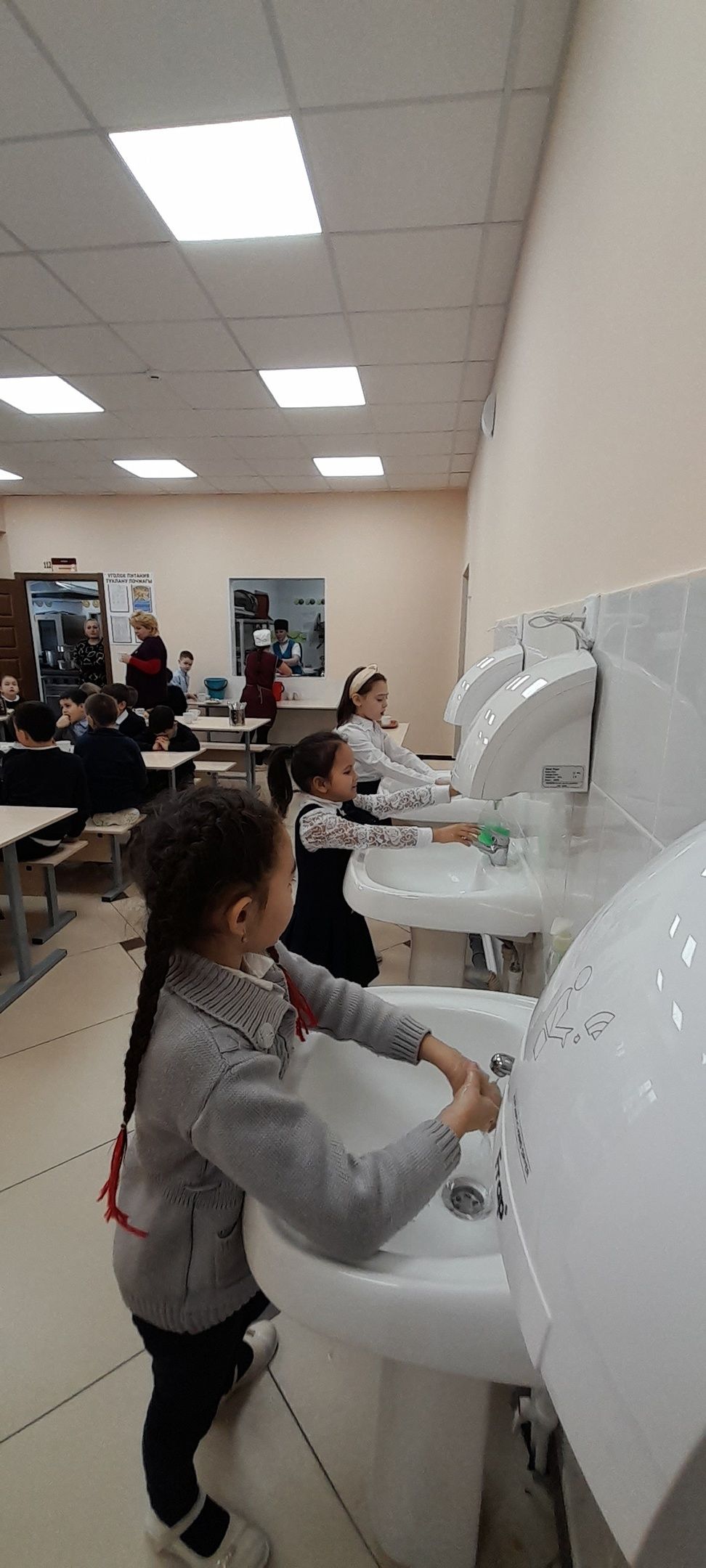 Прошёл контроль качества питания в школьной столовой родительским комитетом