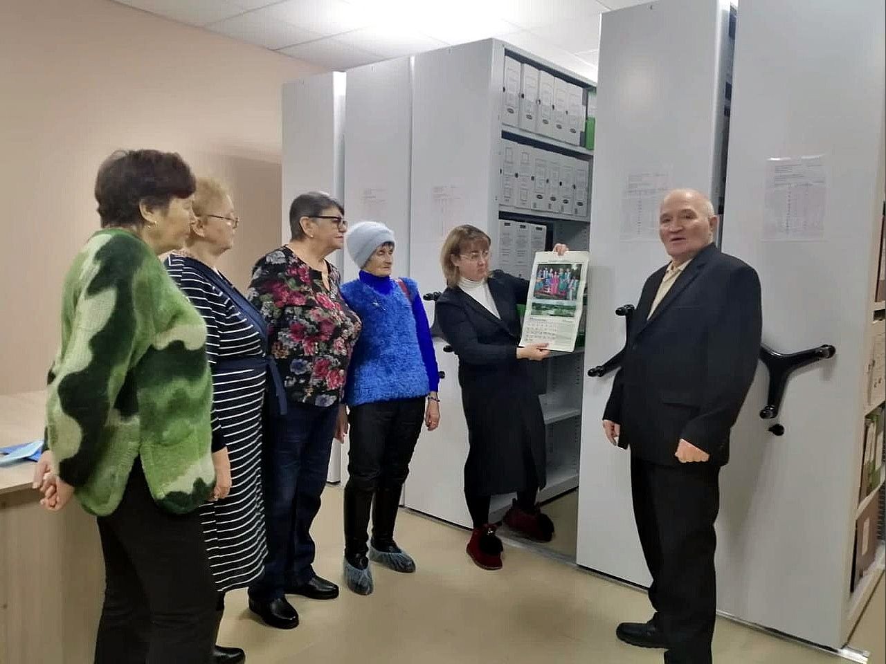Архивный отдел посетили члены общества инвалидов района