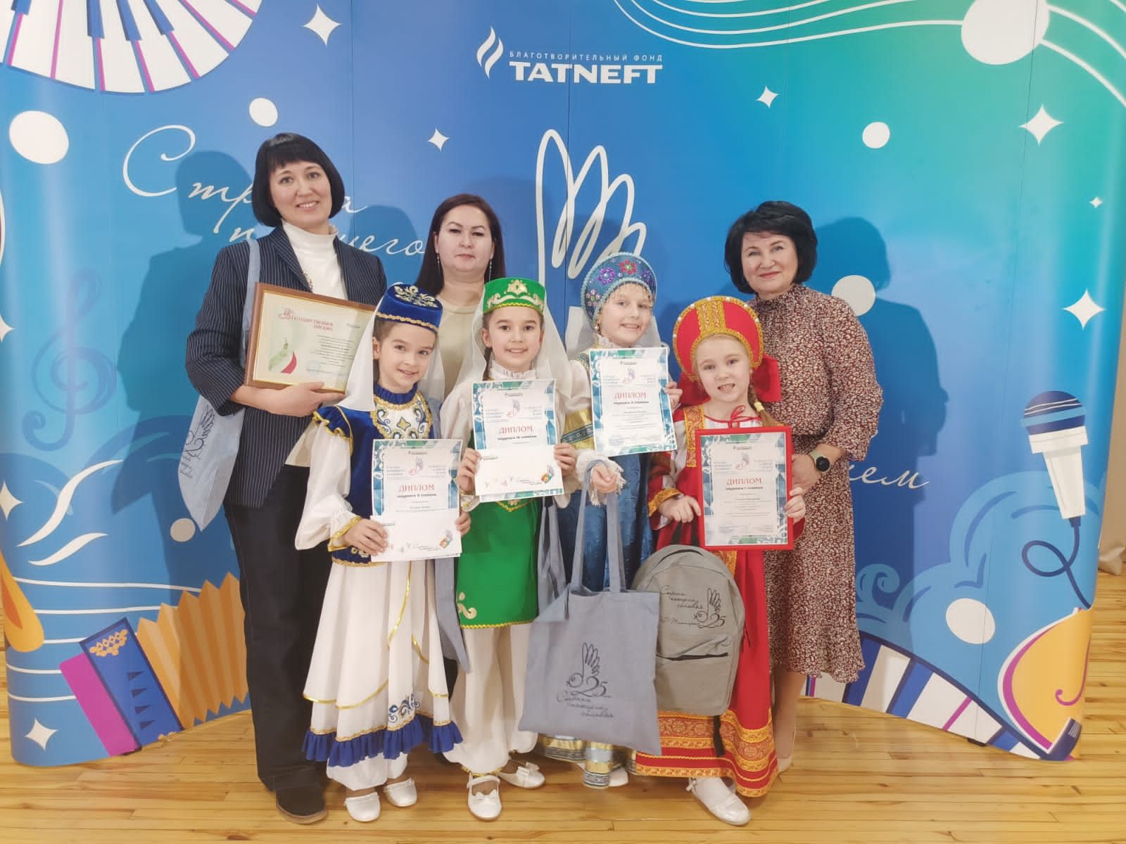 Юные солистки УДШИ покорили Альметьевск