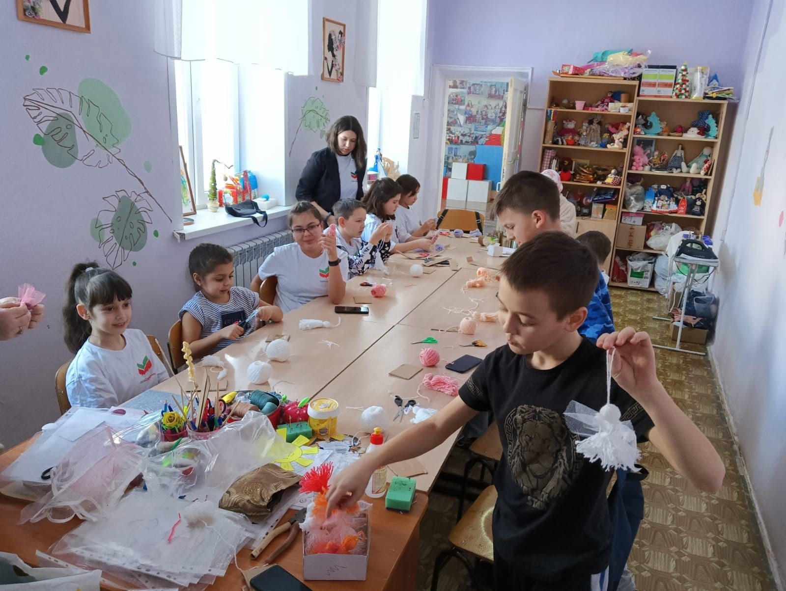 Воспитанники центра детского творчества изготовили ангелочков для солдат СВО