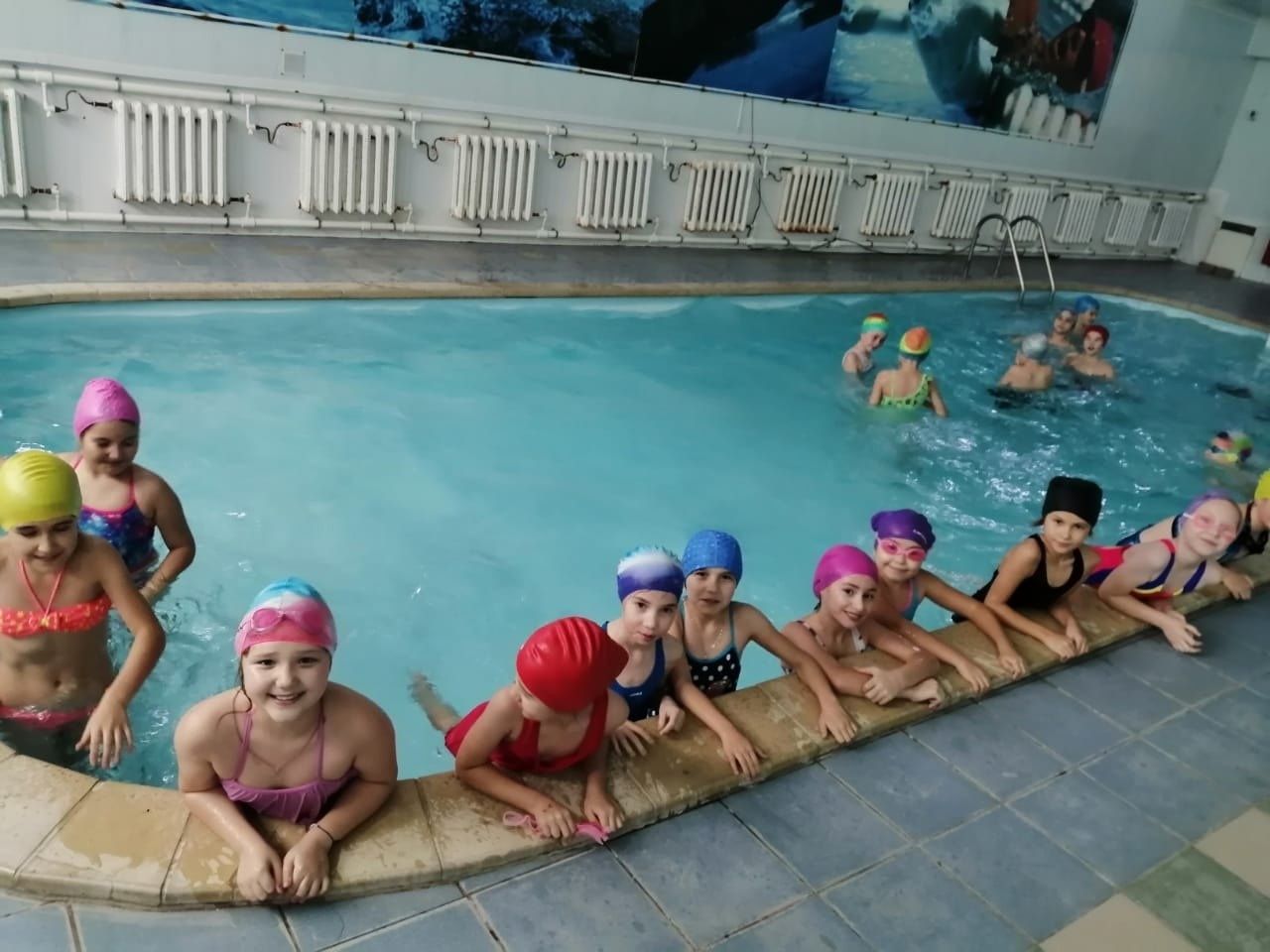 В рамках проекта «Всеобуч по плаванию» юные гимназисты посетили занятие по плаванию