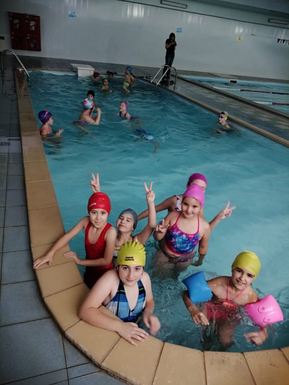 В рамках проекта «Всеобуч по плаванию» юные гимназисты посетили занятие по плаванию