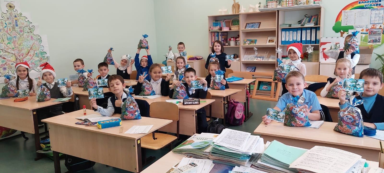 Младшие школьники Ютазинского района получили подарки от главы