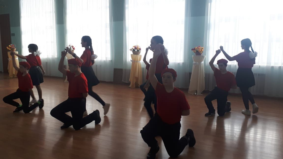 Члены отряда «Патриот» принимали участие в «Юнармейском балу»