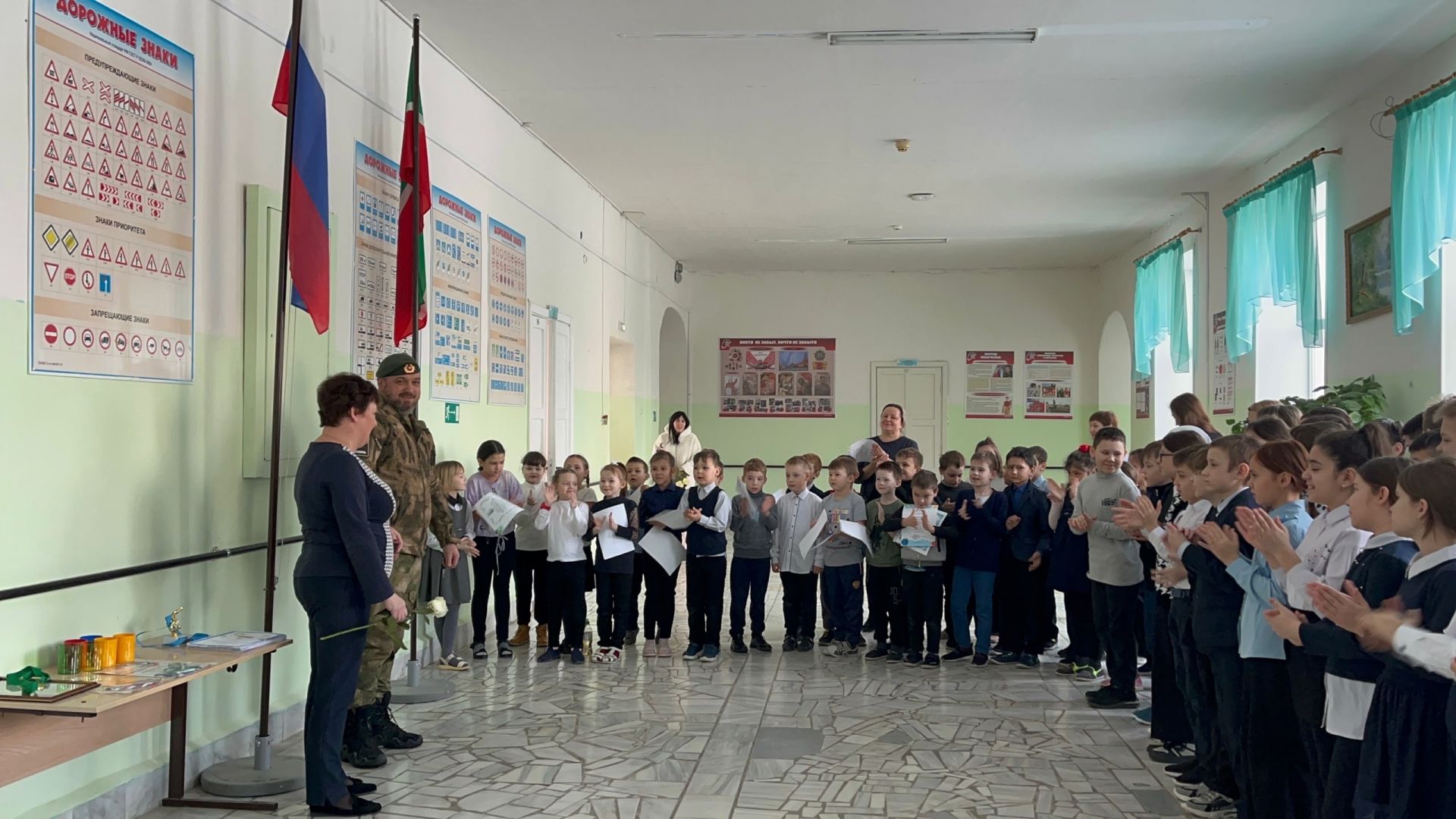 Линейка по БДД прошла для младших школьников в СОШ№2