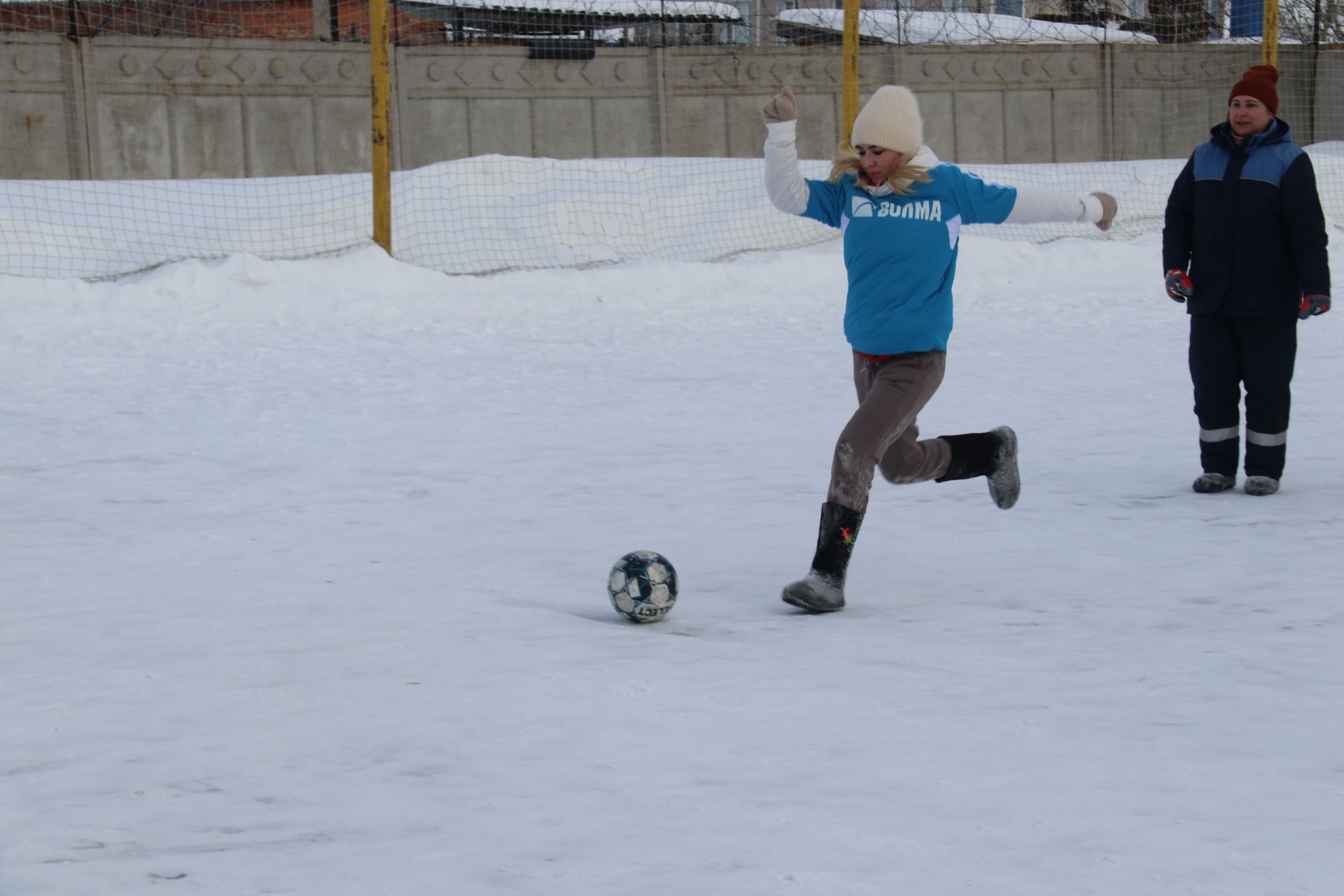 «Футбол в валенках» - веселое зимнее соревнование
