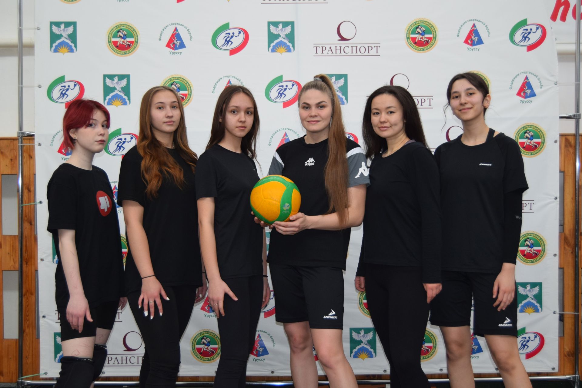 В СОК «Олимп» прошел волейбольный турнир среди женских команд района