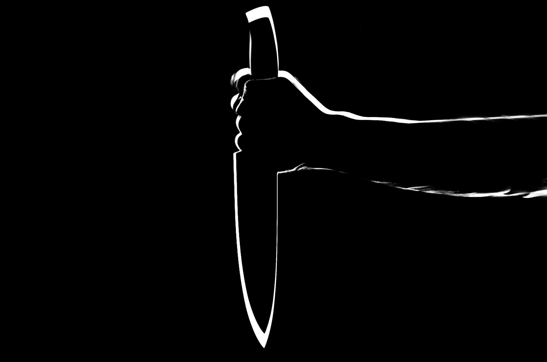 В Татарстане полицейские задержали женщину, которая ранила ножом воспитательницу сына