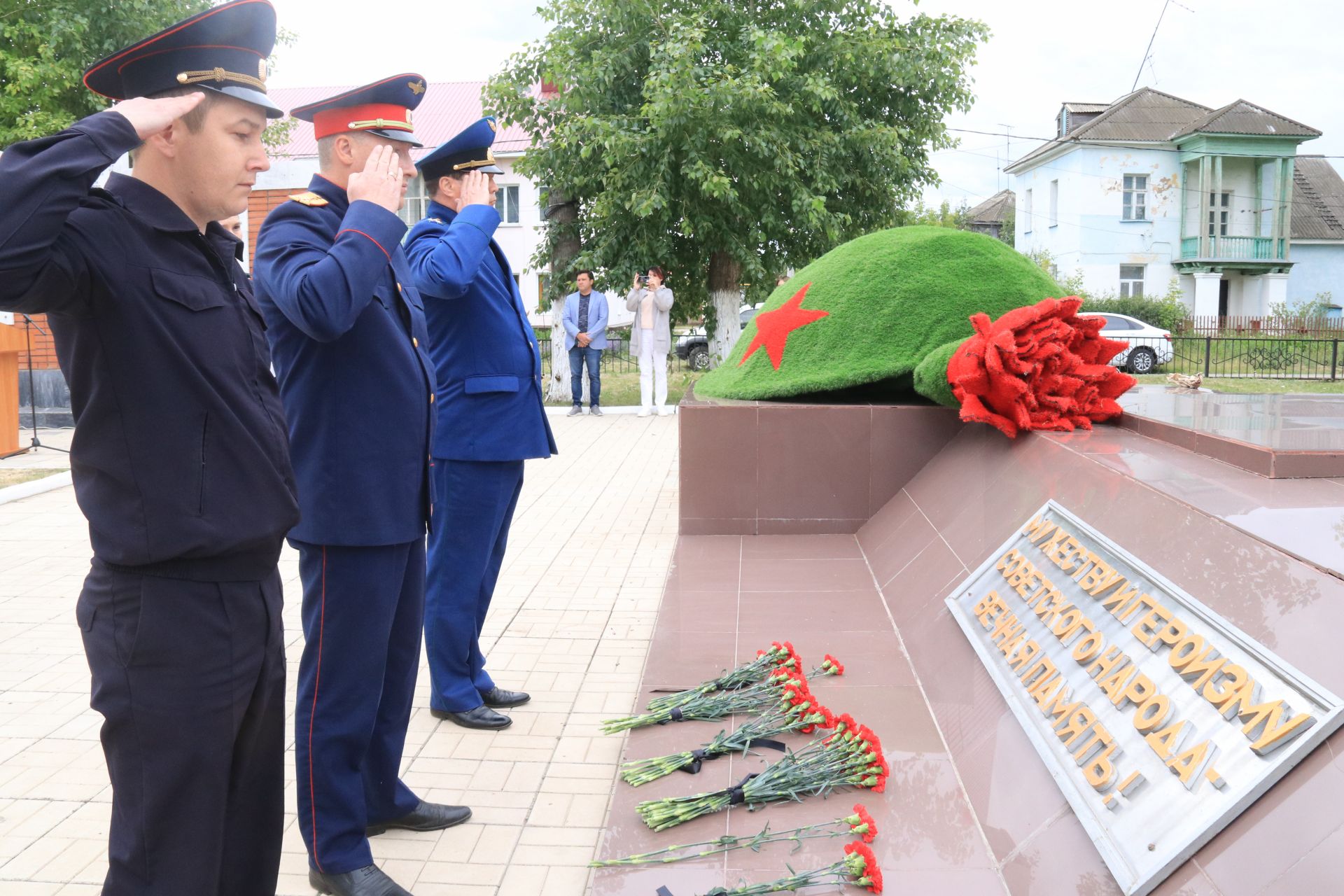 Распахнули сердца для памяти