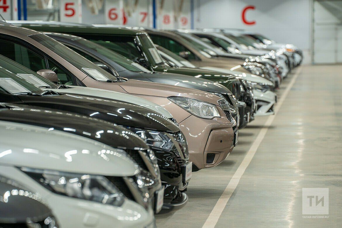 Резкое ослабление рубля приведет к подорожанию автомобилей