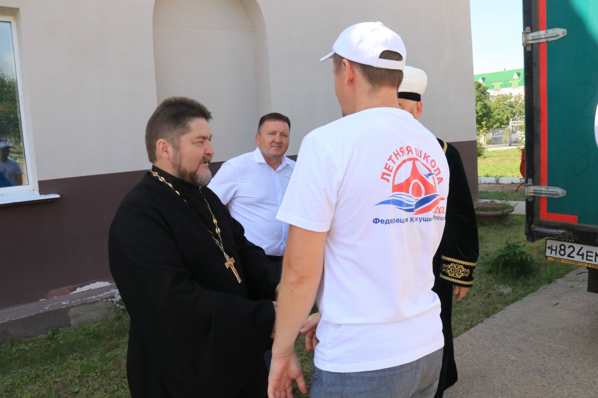 Гуманитарный груз — от ютазинцев