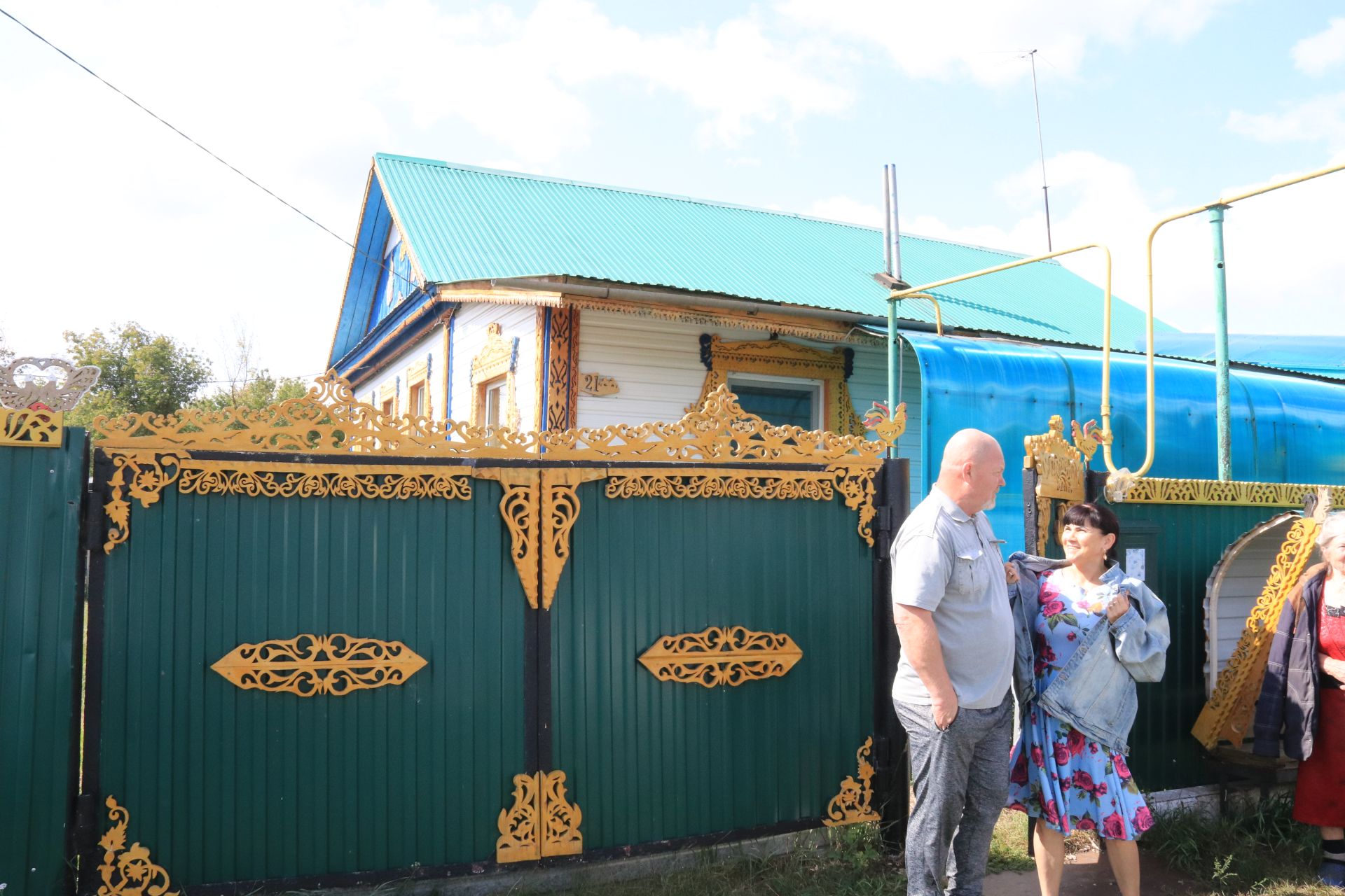 Он ее за любовь к чечетке полюбил