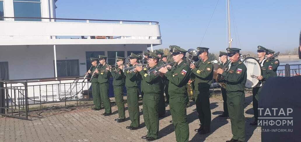 «Хорошие эмоции — лучшее лекарство»: участники СВО с семьями отправились в круиз по Волге