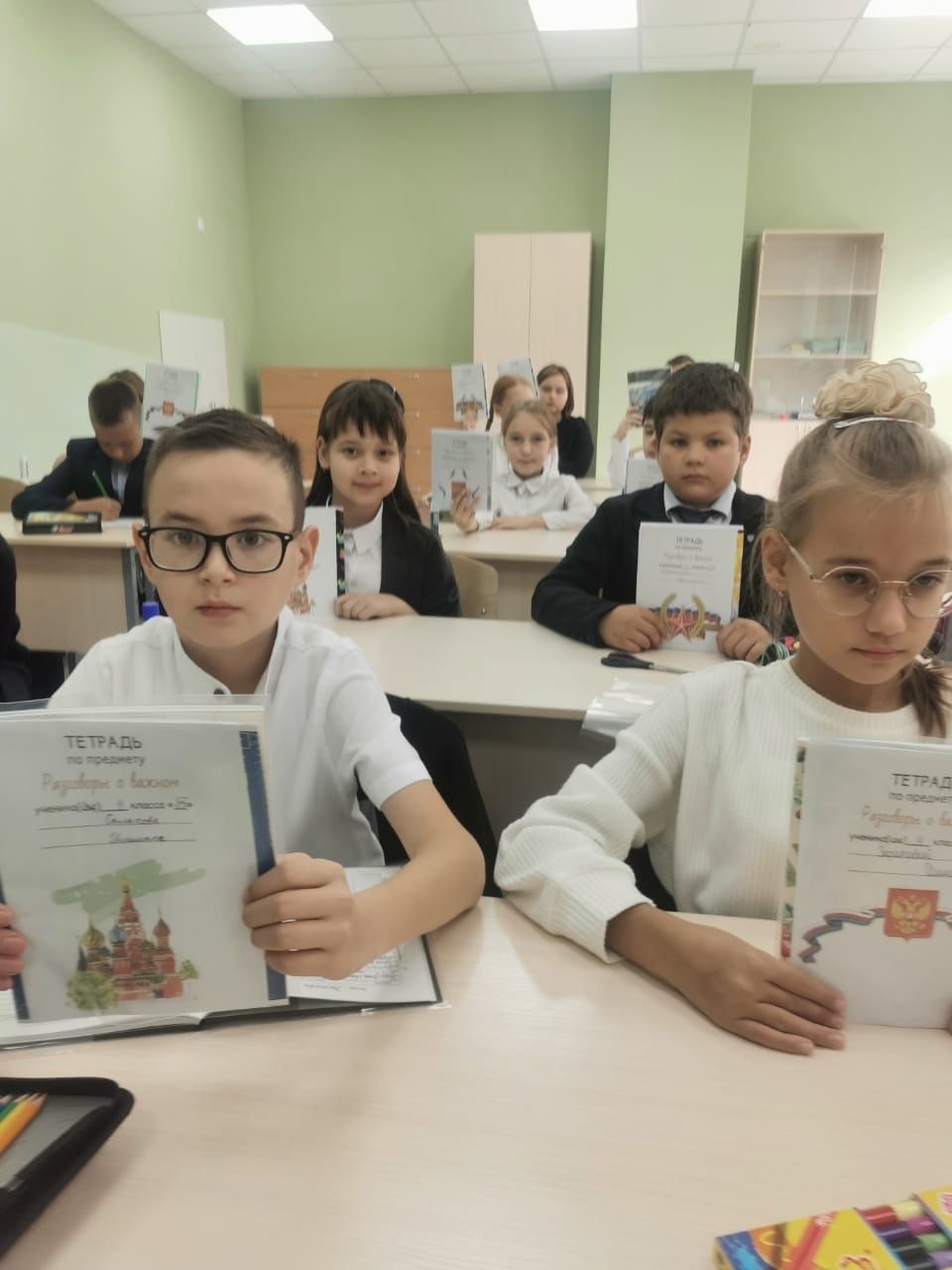 Во всех школах России учебная неделя началась с классного часа «Разговоры о важном»