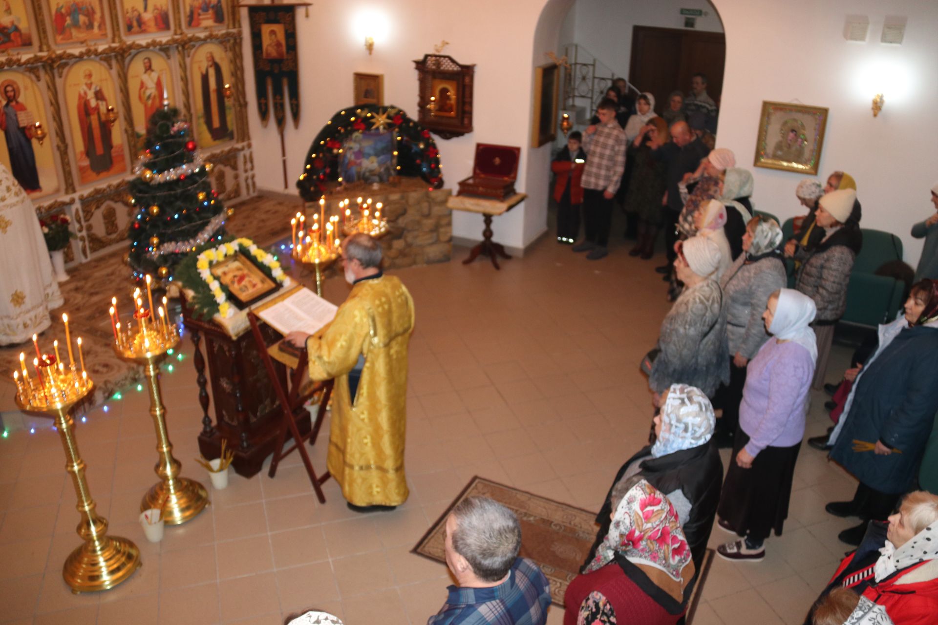 В Свято-Никольском храме Уруссу состоялась Рождественская служба