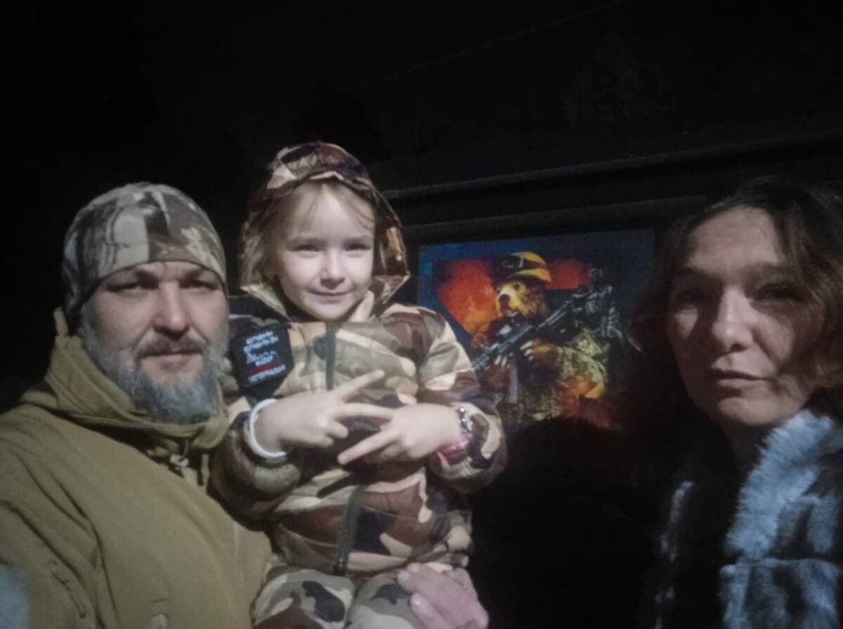 6-летняя девочка из Татарстана плетет масксети и готовит чаи для бойцов СВО
