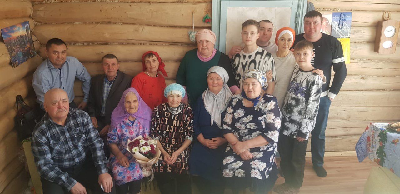 90-летний юбилей отметила ветеран труда, жительница села Старые Уруссу Миннур Юнусова