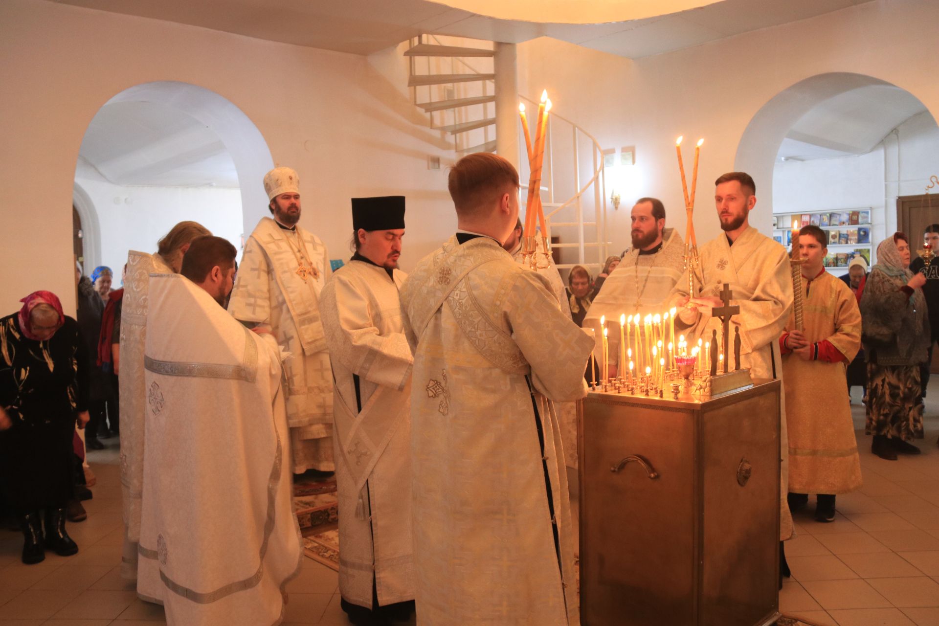 В Уруссинском Свято-Никольском храме прошла архиерейская литургия во Вселенскую родительскую субботу