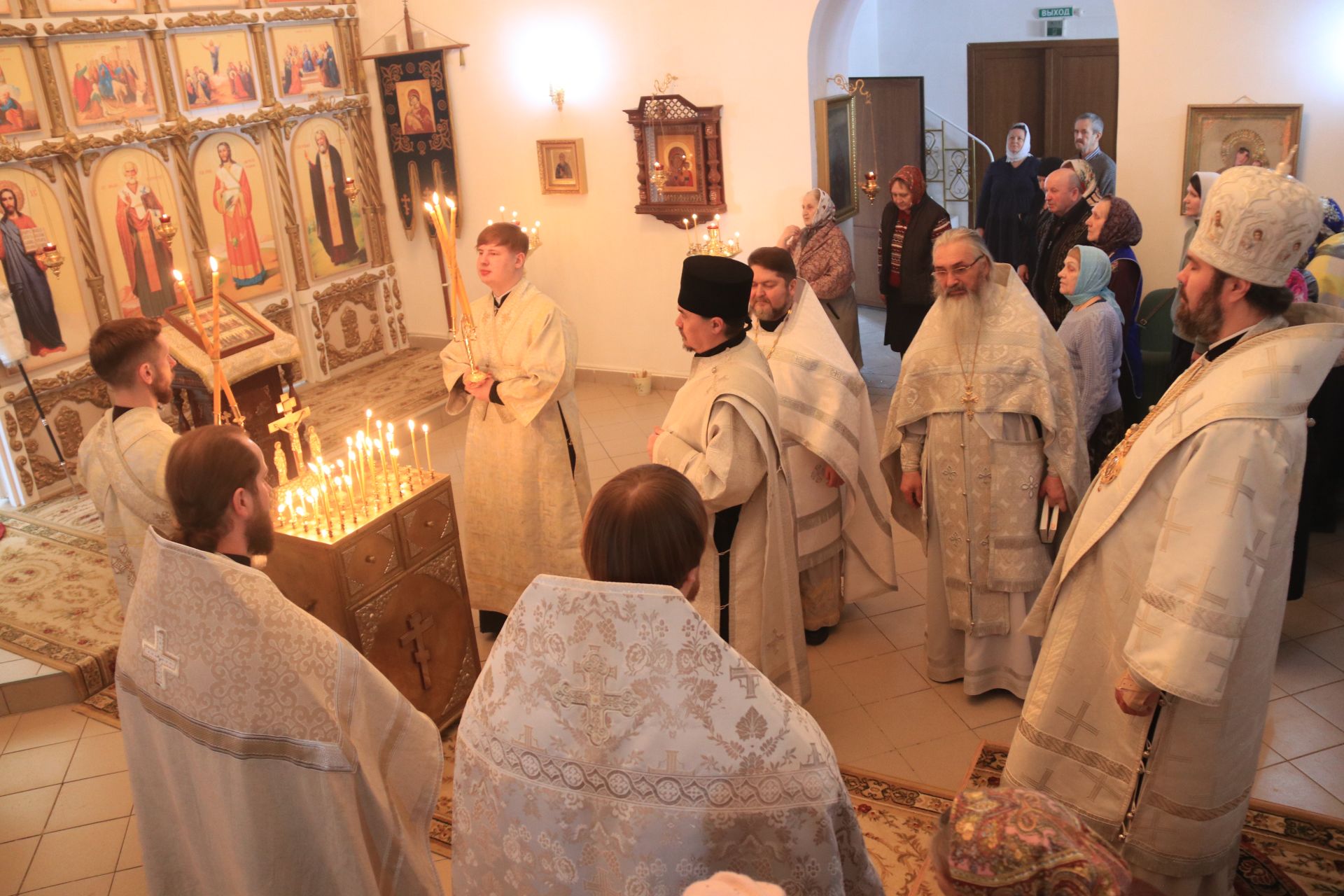 В Уруссинском Свято-Никольском храме прошла архиерейская литургия во Вселенскую родительскую субботу