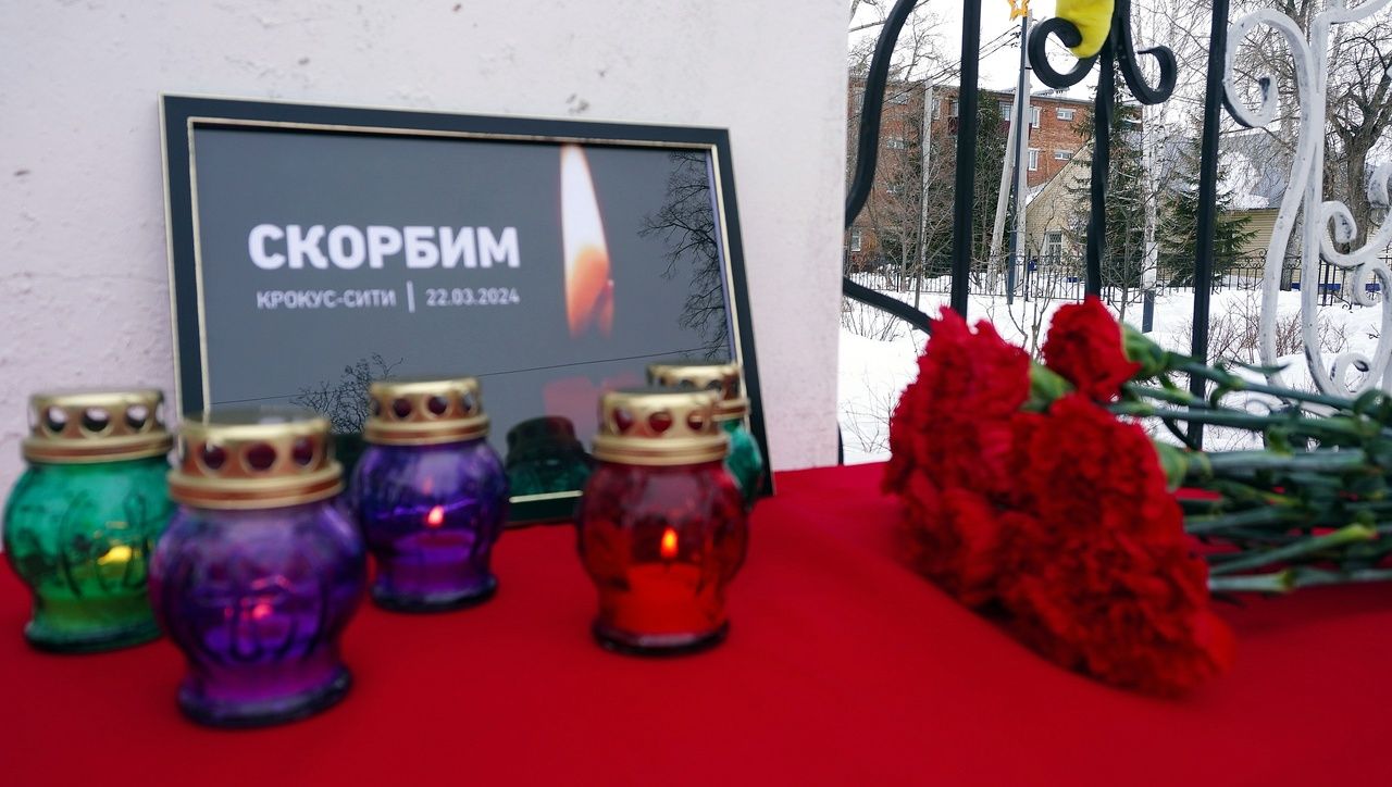 В Уруссу организован стихийный мемориал