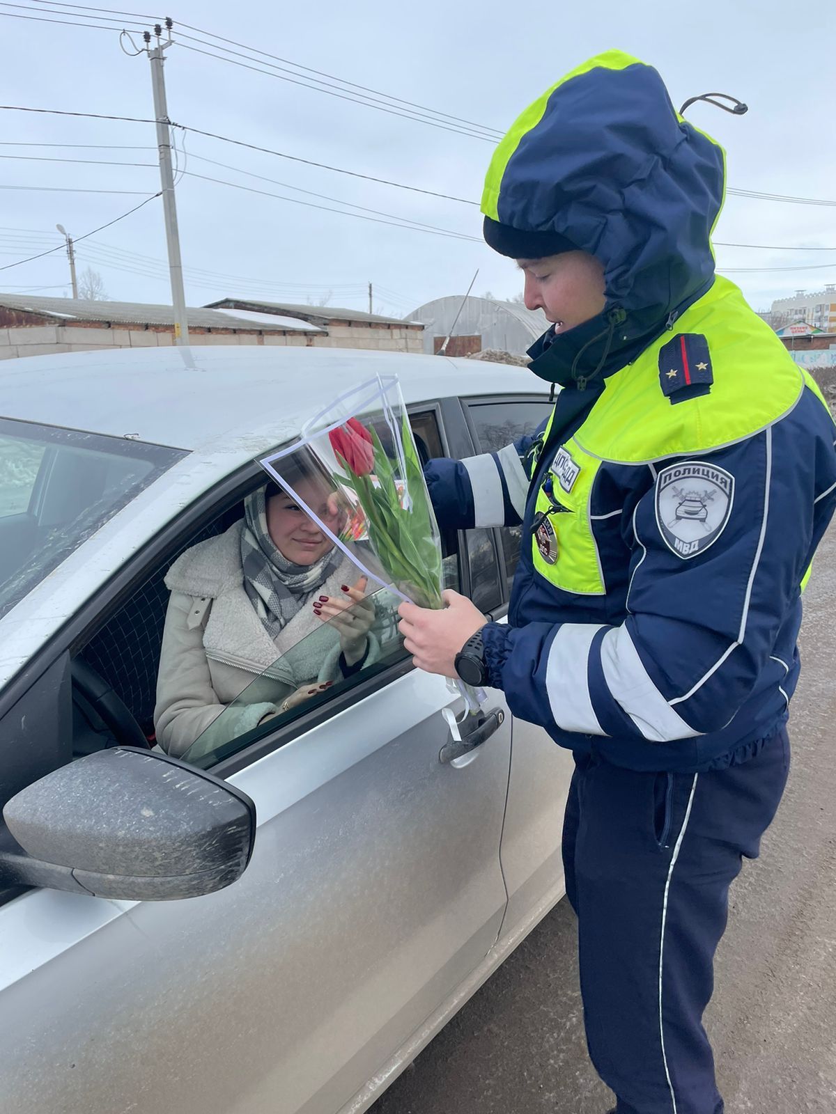 Автоледи Ютазинского района получили в подарок тюльпаны