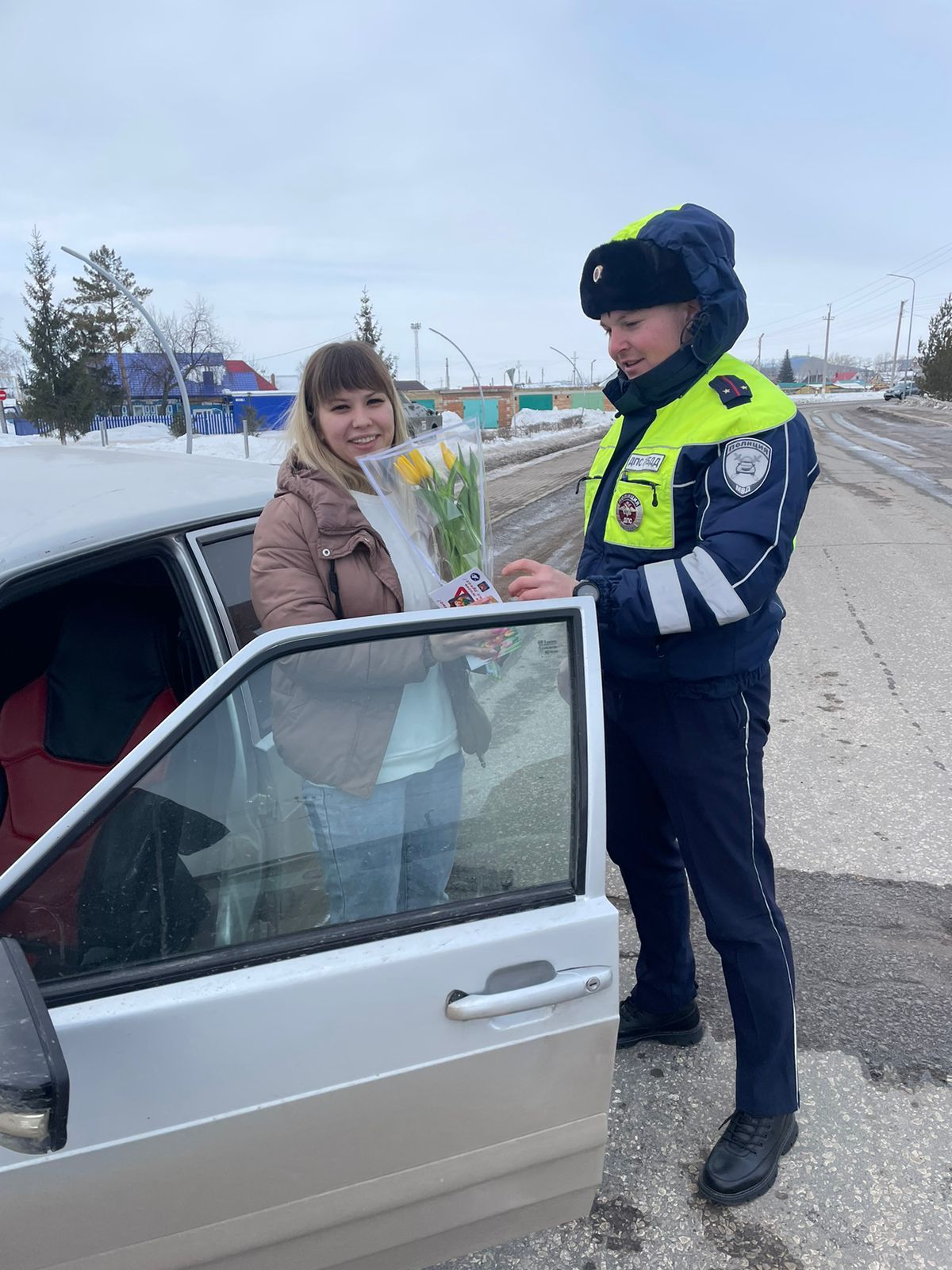 Автоледи Ютазинского района получили в подарок тюльпаны