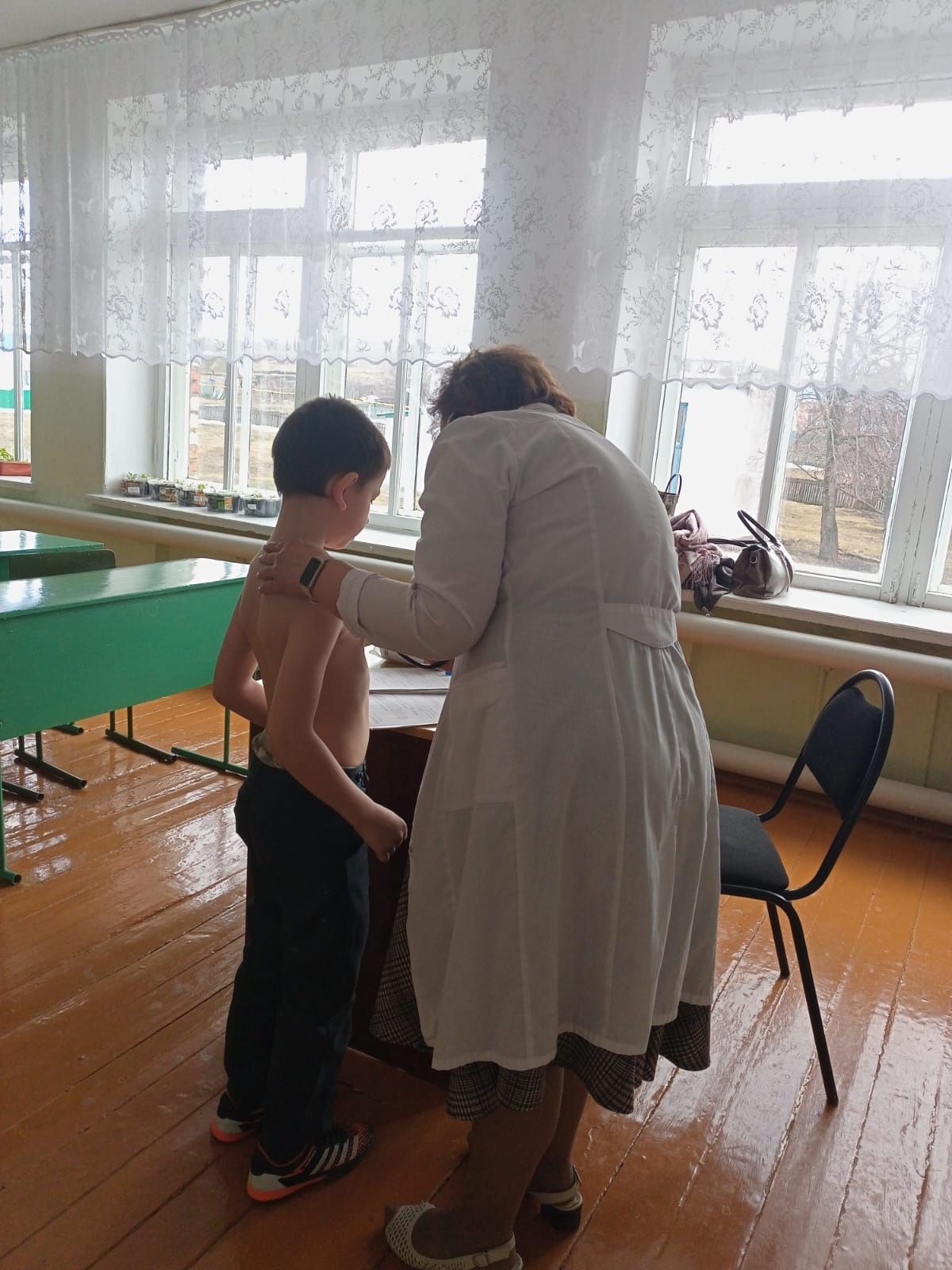 В Ютазинском районе продолжается медицинский осмотр юных граждан