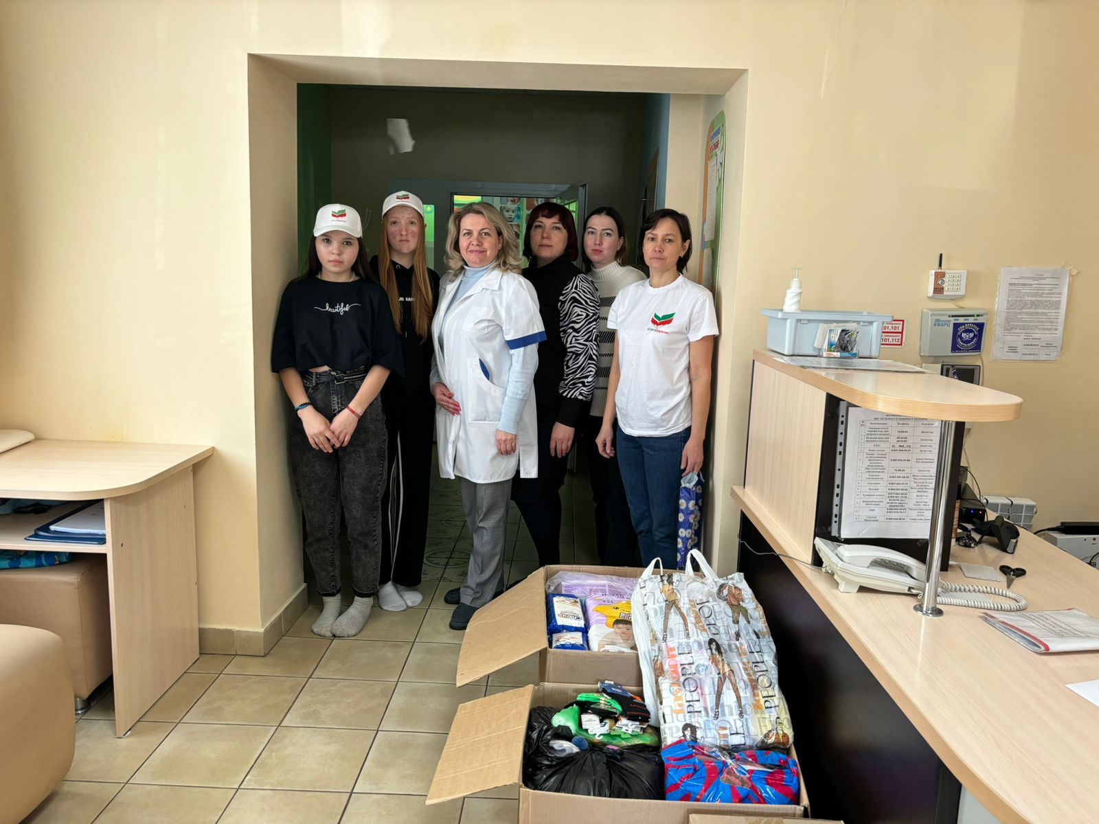 Волонтеры и школьники района посетили дом малютки в Челнах
