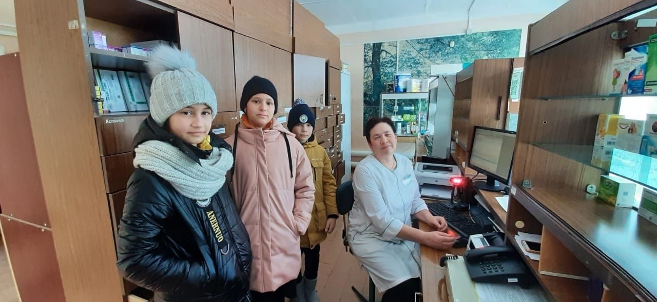 Байрякинские старшеклассники познакомились с профессией фармацевта