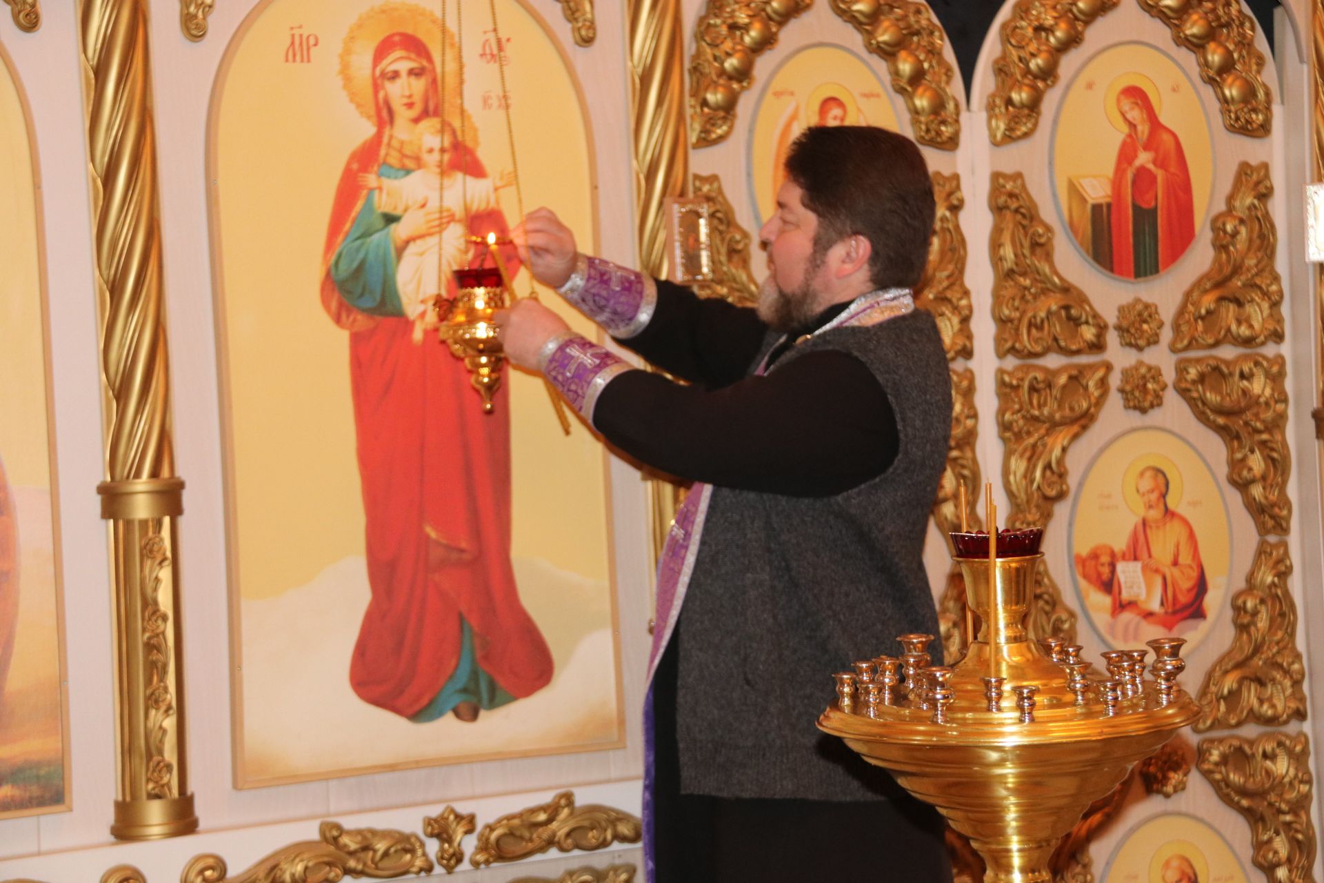 В Уруссинском храме зажжена лампадка от Всероссийского семейного огня «Семейный очаг»