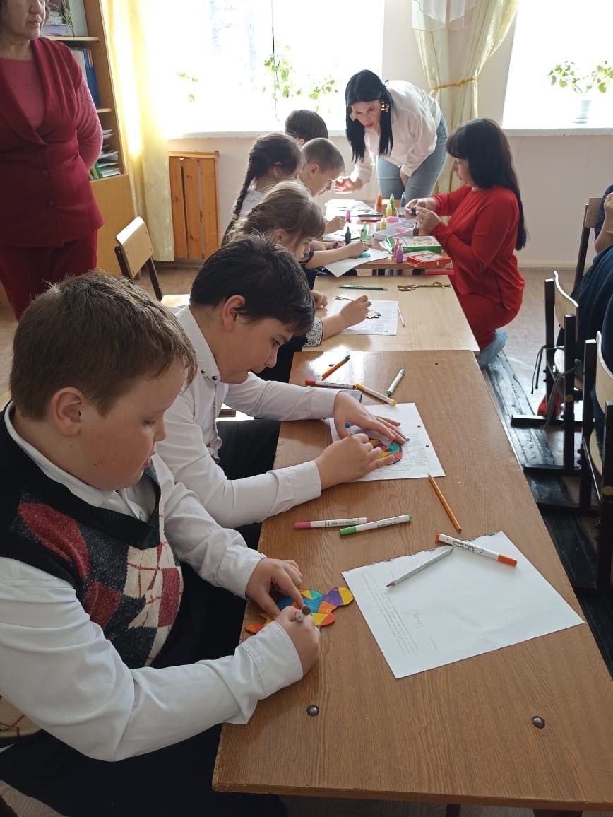Педагоги Уруссинского центра детского творчества провели мастер классы для школьников района