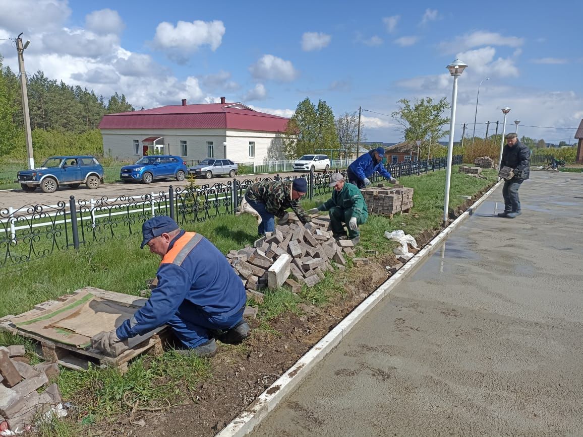 Байрякинцы восстанавливают обелиск погибшим односельчанам в годы ВОВ