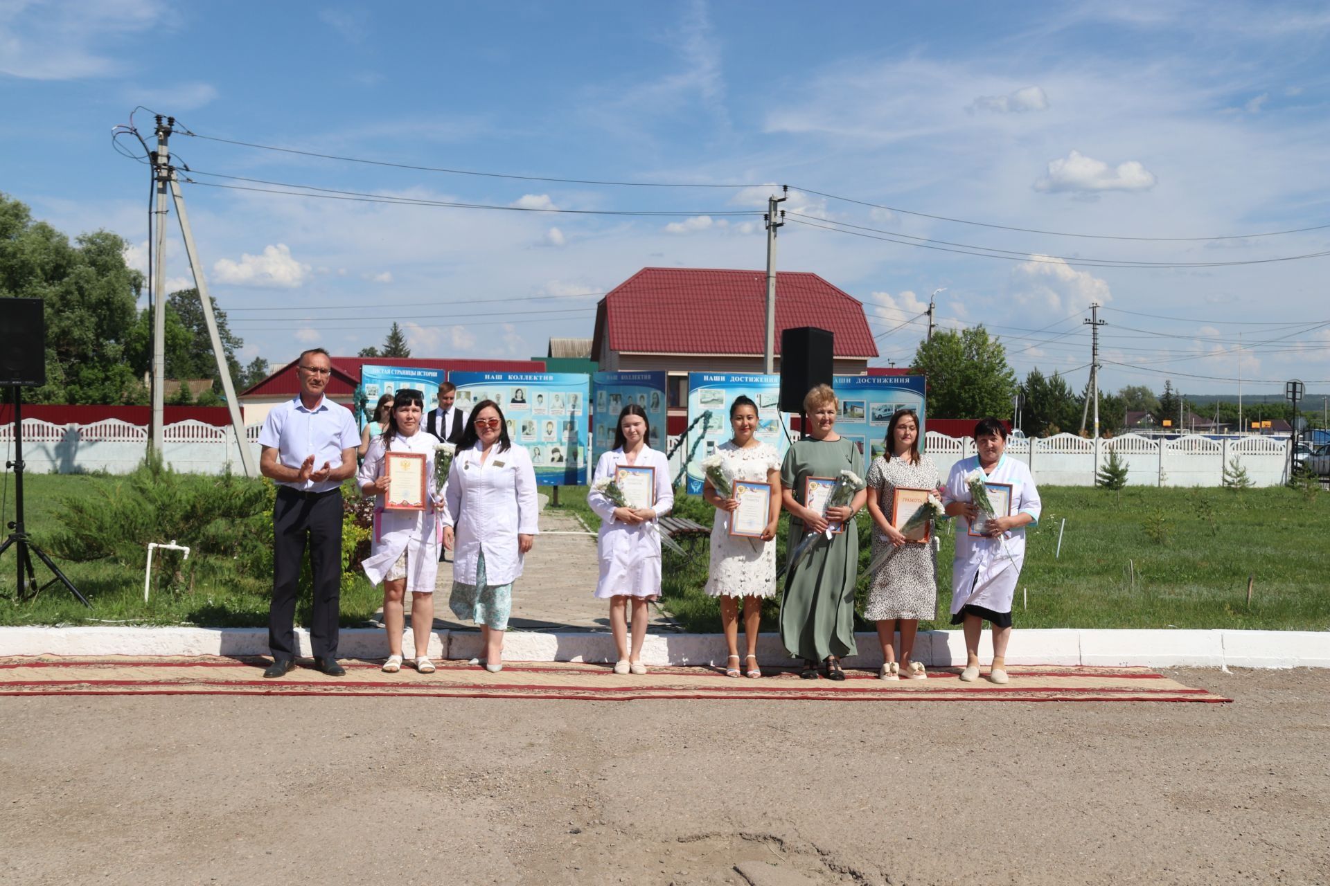 Урыссу үзәк район хастаханәсе биләмәсендә Медицина хезмәткәре көненә багышланган тантаналы чара узды