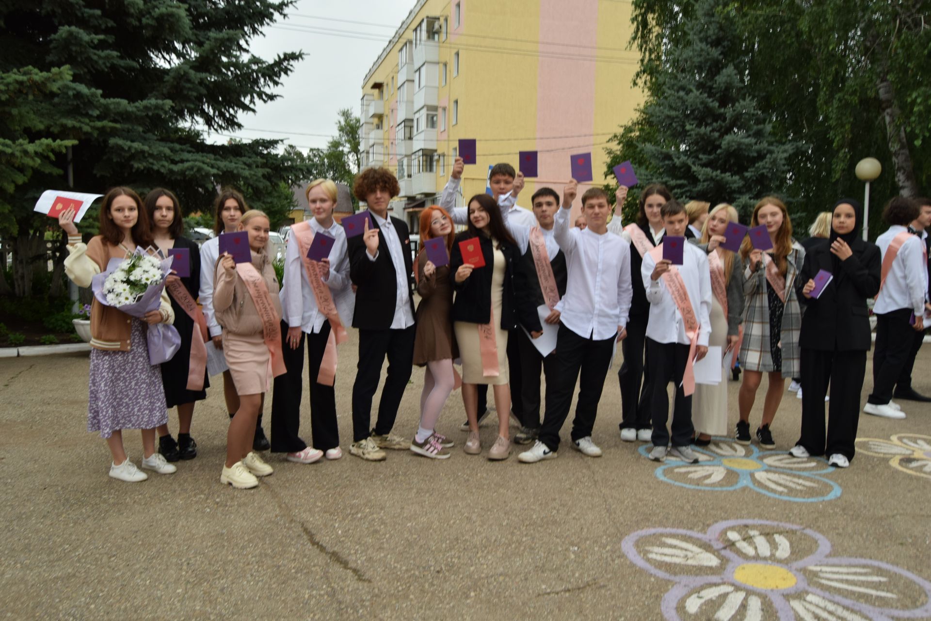 Уруссинские школьники получили аттестаты
