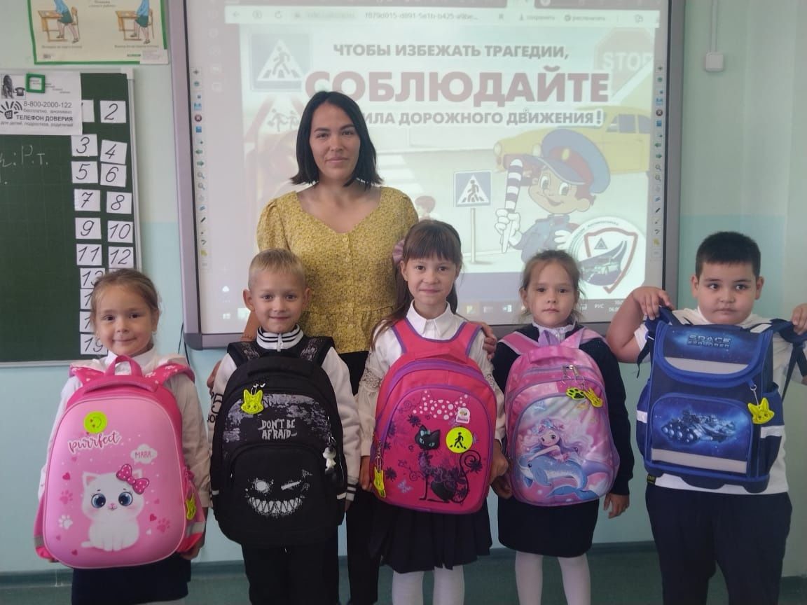 В гимназии прошел рейд «Родительского патруля» по проверке наличия световозвращающих элементов на одежде и рюкзаках школьников