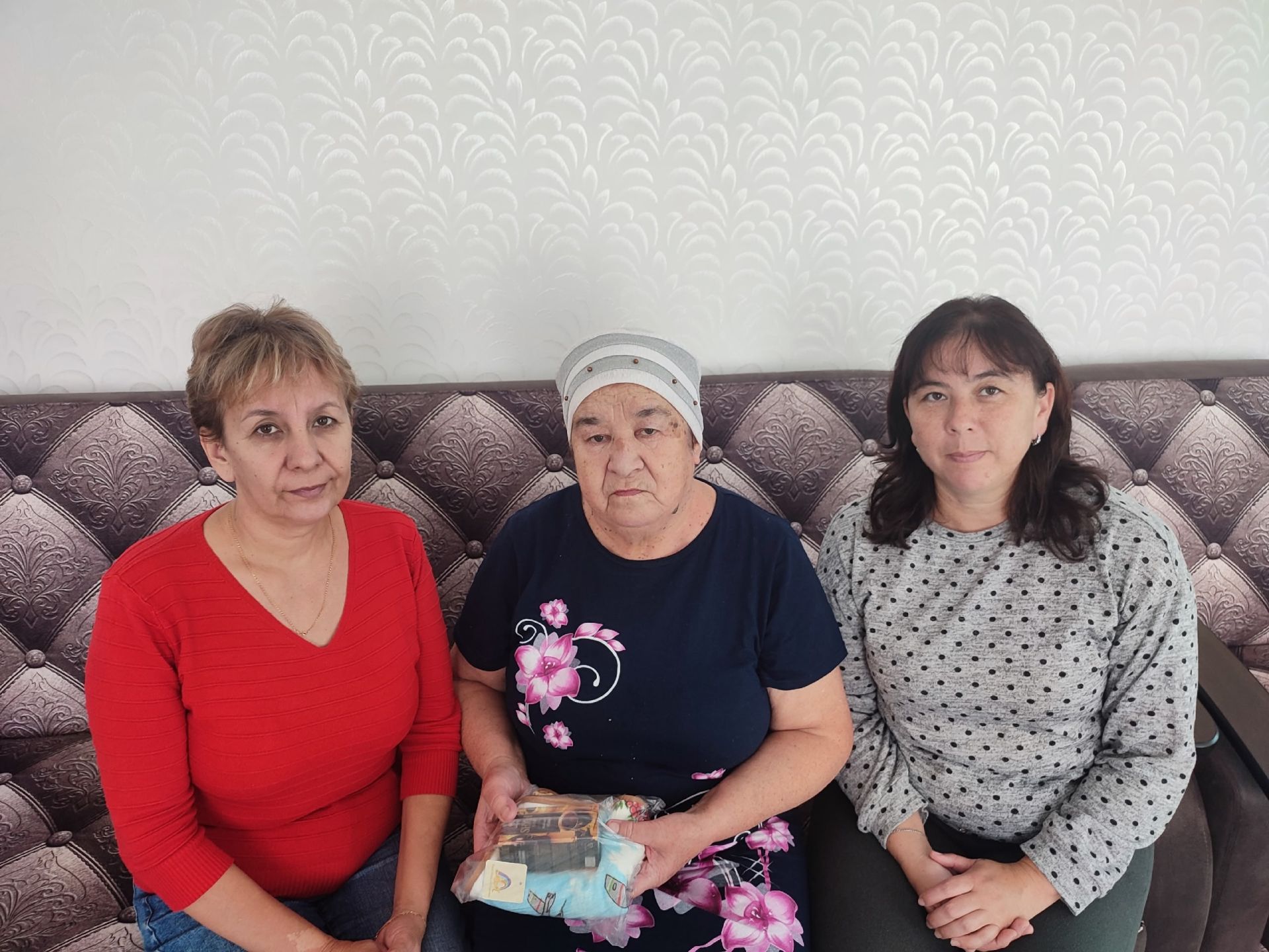 Теплая встреча с матерью героя-односельчанина
