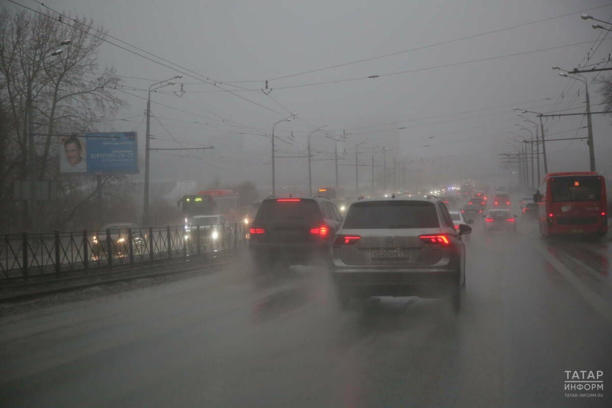 Автоэксперт Попов указал на типичные ошибки водителей во время дождя