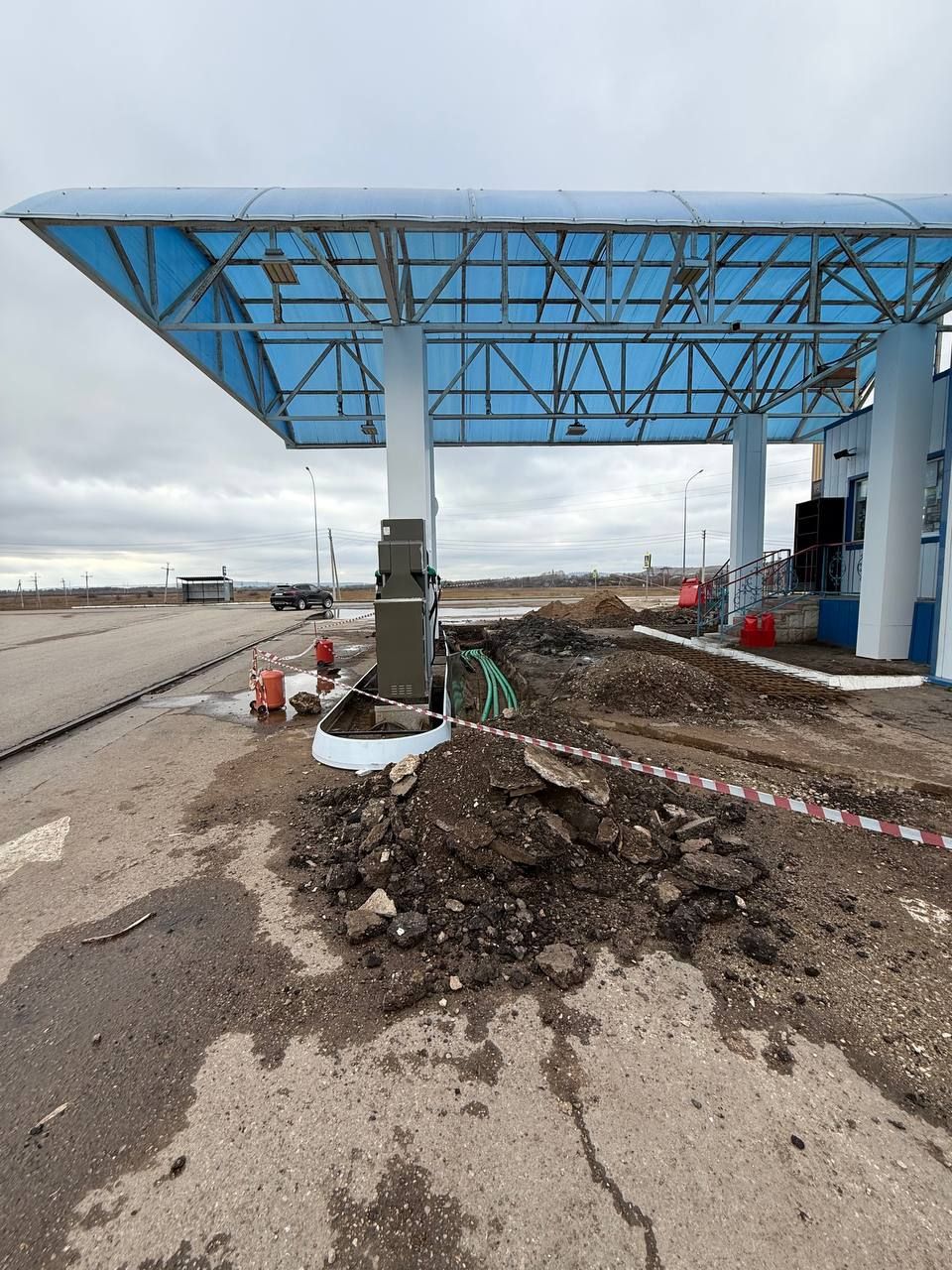 Бензин «на паузе».  Когда в Уруссу откроется обновленная заправка «ТАИФ-НК»?
