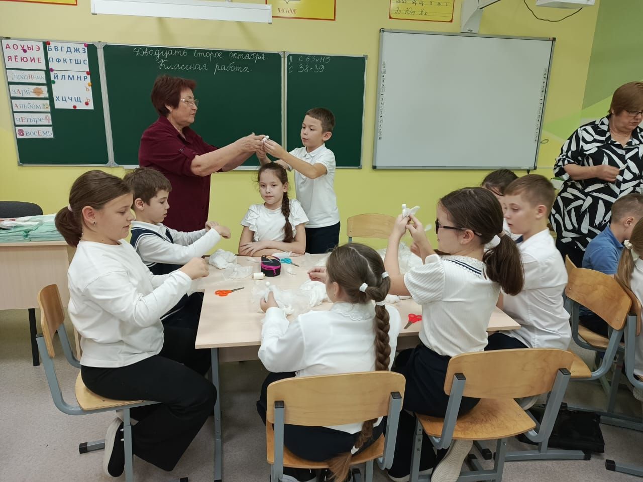 Уруссинские ангелочки полетели к бойцам
