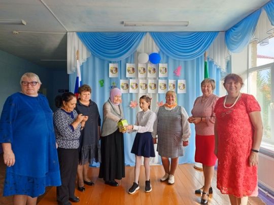 Яркий праздник в Акбашской школе: концерт ко Дню учителя
