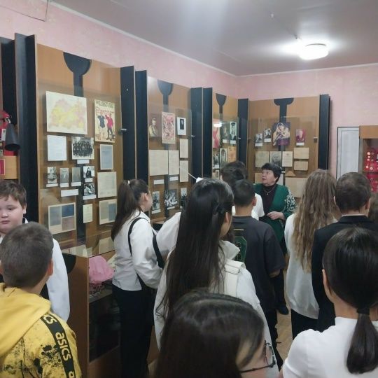 Экскурсия по залам Каракашлинского музея