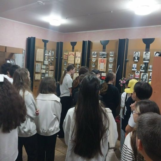 Экскурсия по залам Каракашлинского музея