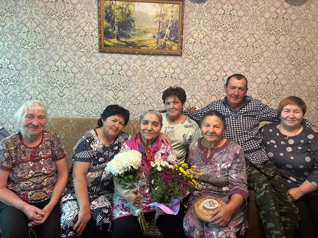 «Славим мы величие учителя»: Теплая встреча в честь юбилея