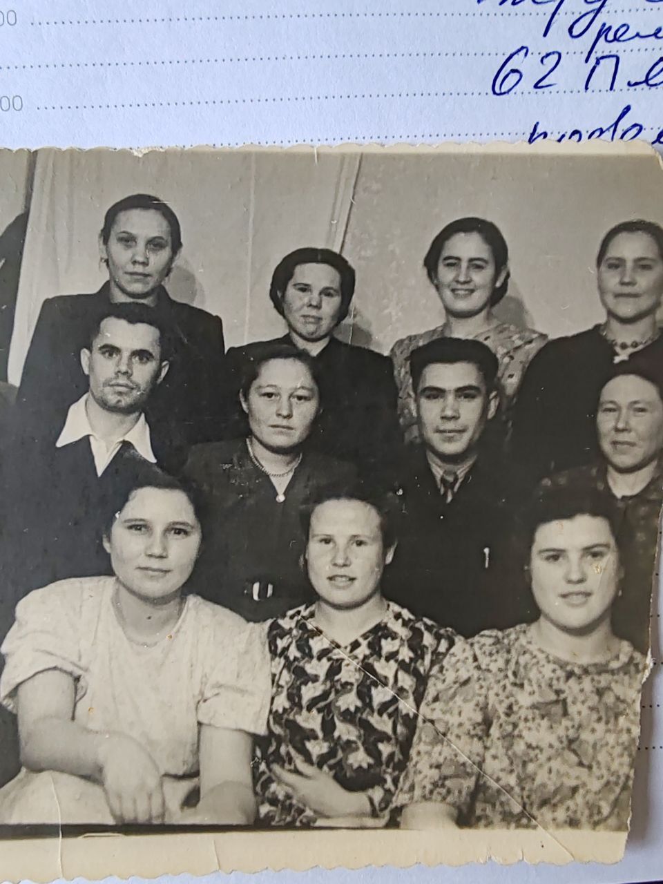 Не грибы в лесу высматривала, а сухой валежник